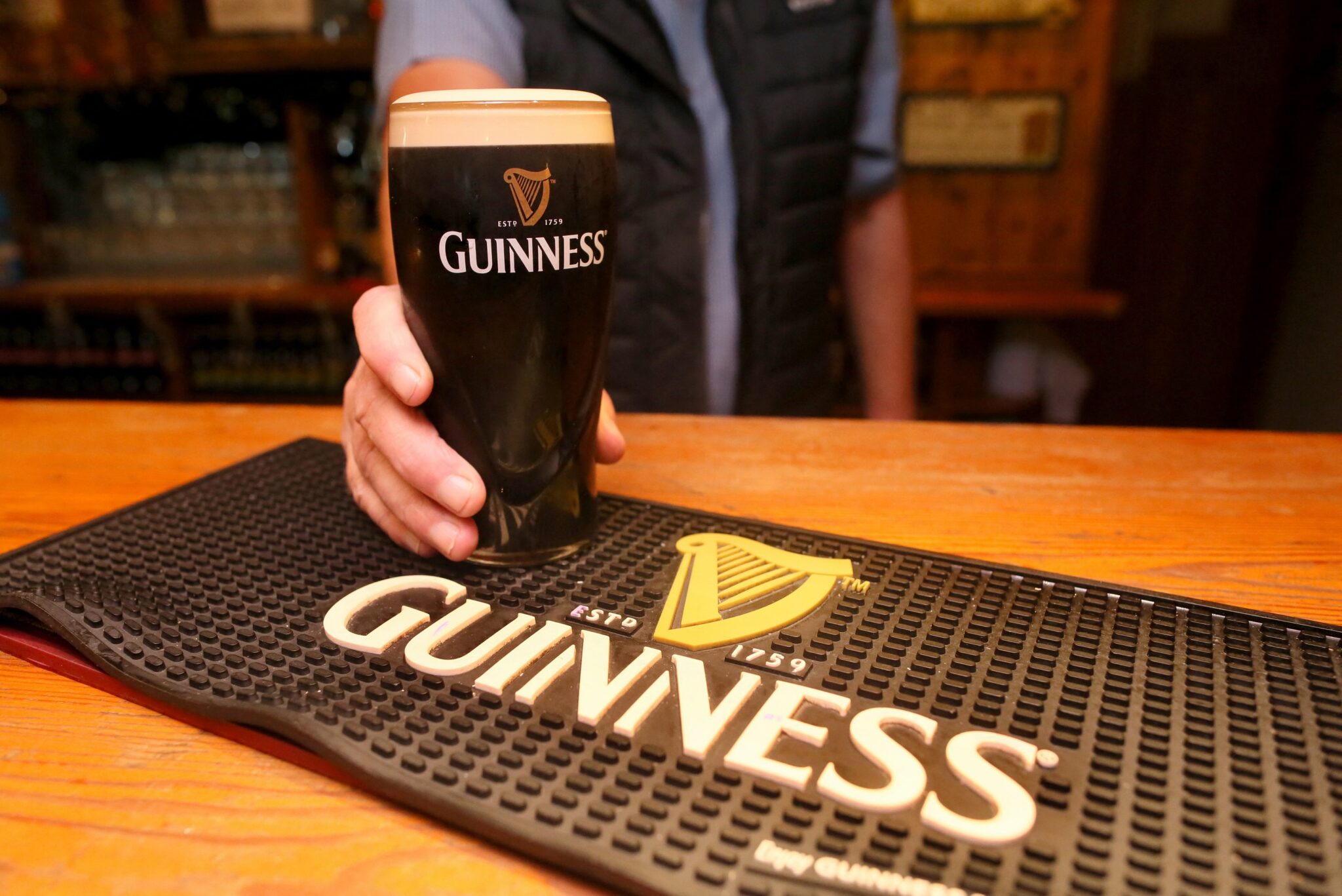 Guinness: the famous black beer turns green