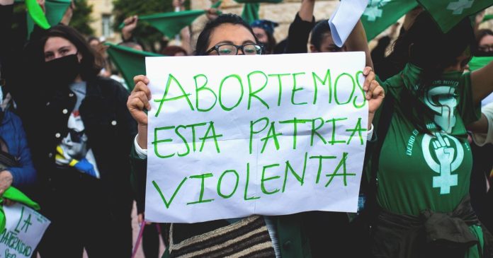 Abortion: Colombia decriminalizes abortion up to 24 weeks

