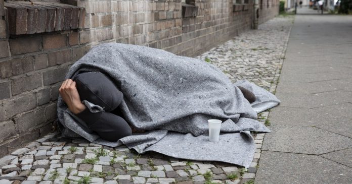 Homeless people: for € 20 per month you offer them shelter

