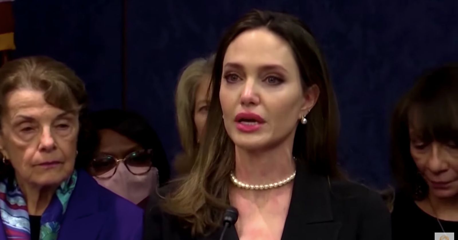 Violence against women: moved to tears, Angelina Jolie calls for new law