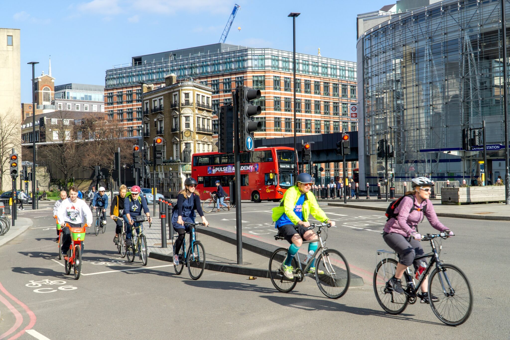United Kingdom: Government wants to encourage its people to get around on foot and by bicycle