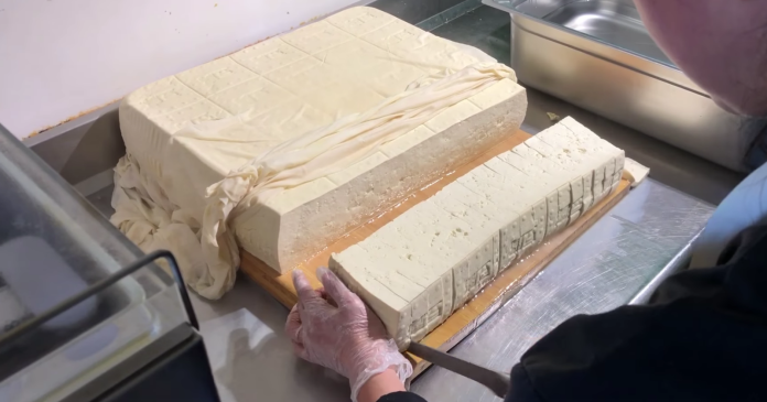  VIDEO.  This organic tofu from Touraine is made according to a traditional Chinese recipe


