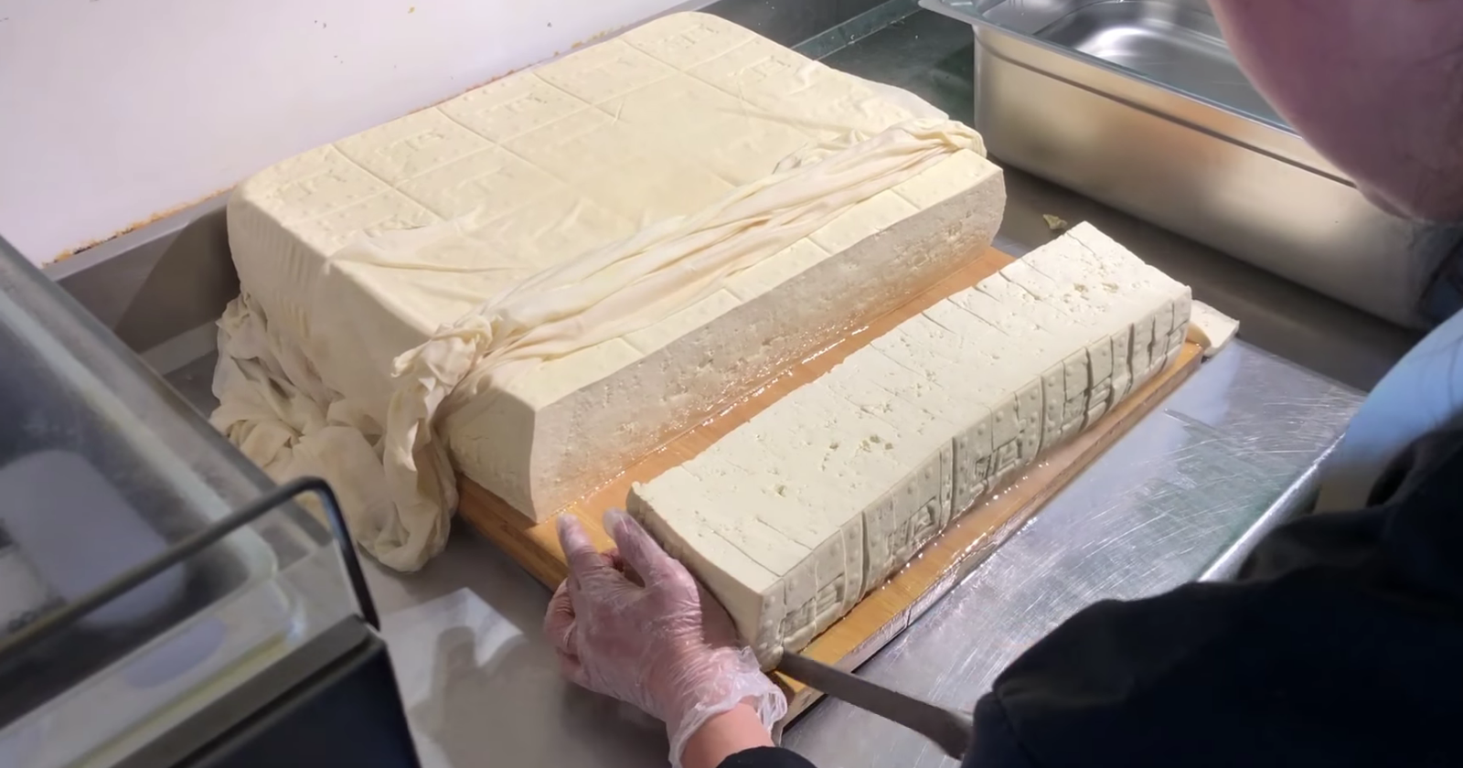 VIDEO.  This organic tofu from Touraine is made according to a traditional Chinese recipe