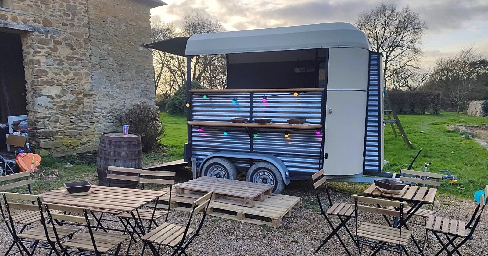 In the Pays-de-la-Loire: this mobile bistro crosses abandoned villages through shops