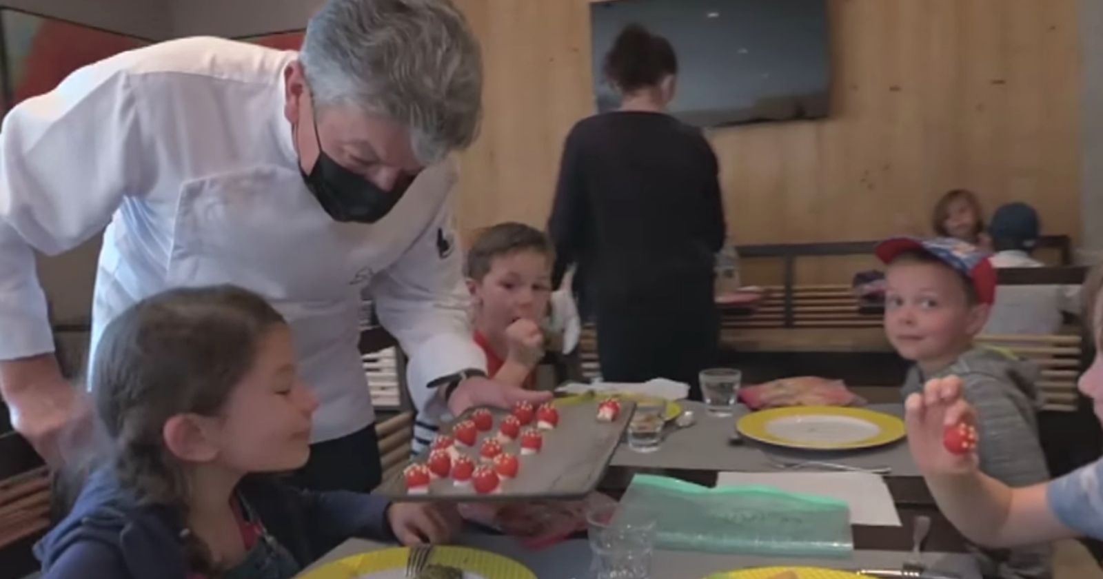 VIDEO.  The cook of this school canteen has three Michelin stars