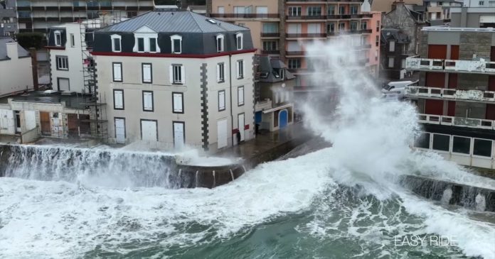  VIDEO.  High tide in Saint-Malo: a spectacular spectacle filmed by a drone

