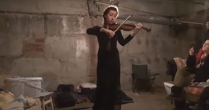  VIDEO.  War in Ukraine: Hiding in a cellar, this violinist delivers a great moment of emotion

