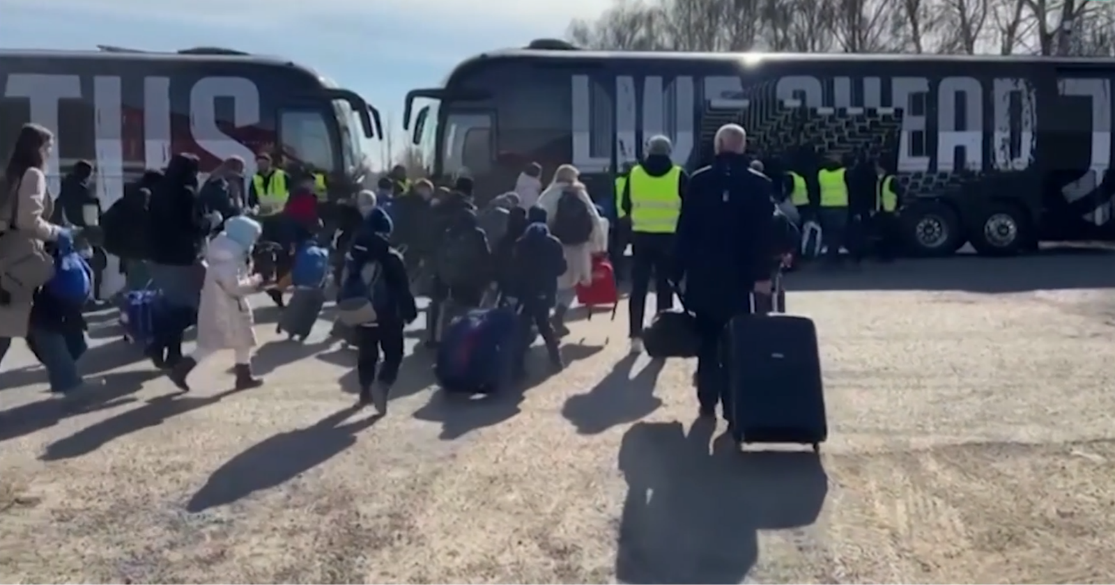 VIDEO.  Juventus buses from Turin exfiltrate 80 young Ukrainian refugees