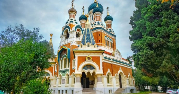In Nice, Russians and Ukrainians pray together in Saint Nicholas Cathedral

