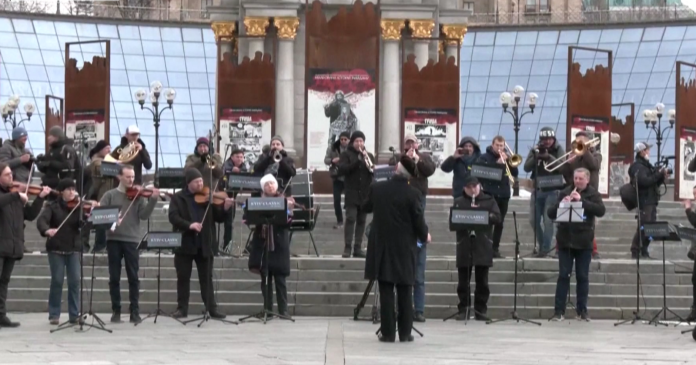  VIDEO.  In the midst of the war, the Kyiv Classical Orchestra plays 