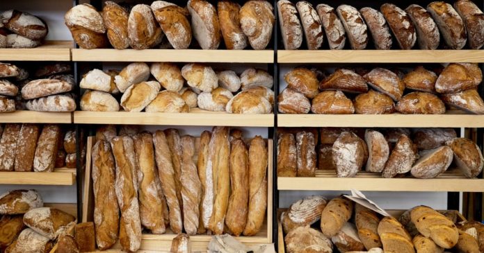 A bakery's simple and eco-friendly trick to not increase the price of its baguettes

