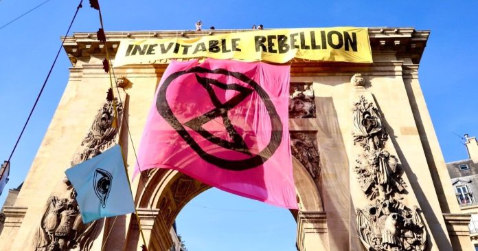 The inevitable uprising: in Paris, an agora to fight climate change 

