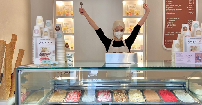 Vienna Airport will welcome a 100% vegan ice cream parlor and restaurant next summer

