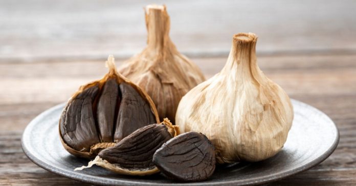  Black garlic is said to be healthier than white garlic.  Here are all the good reasons to adopt it.

