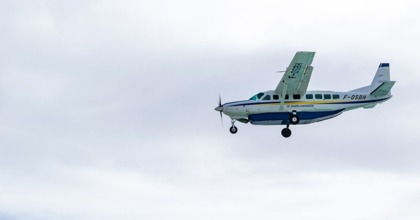 VIDEO.  "I have a serious problem": a passenger lands a plane after the pilot falls unwell