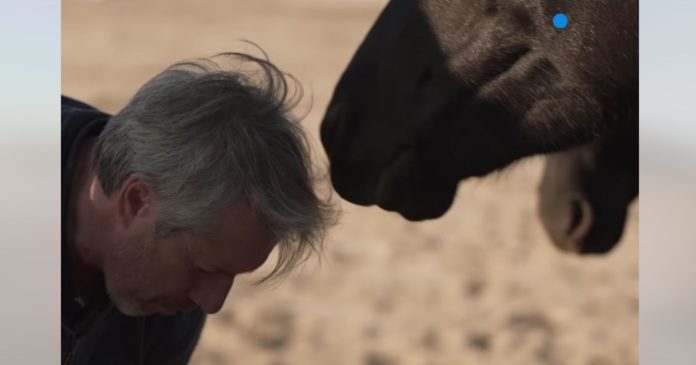 VIDEO.  The man who whispered horses in the ear is real: he lives in the Camargue

