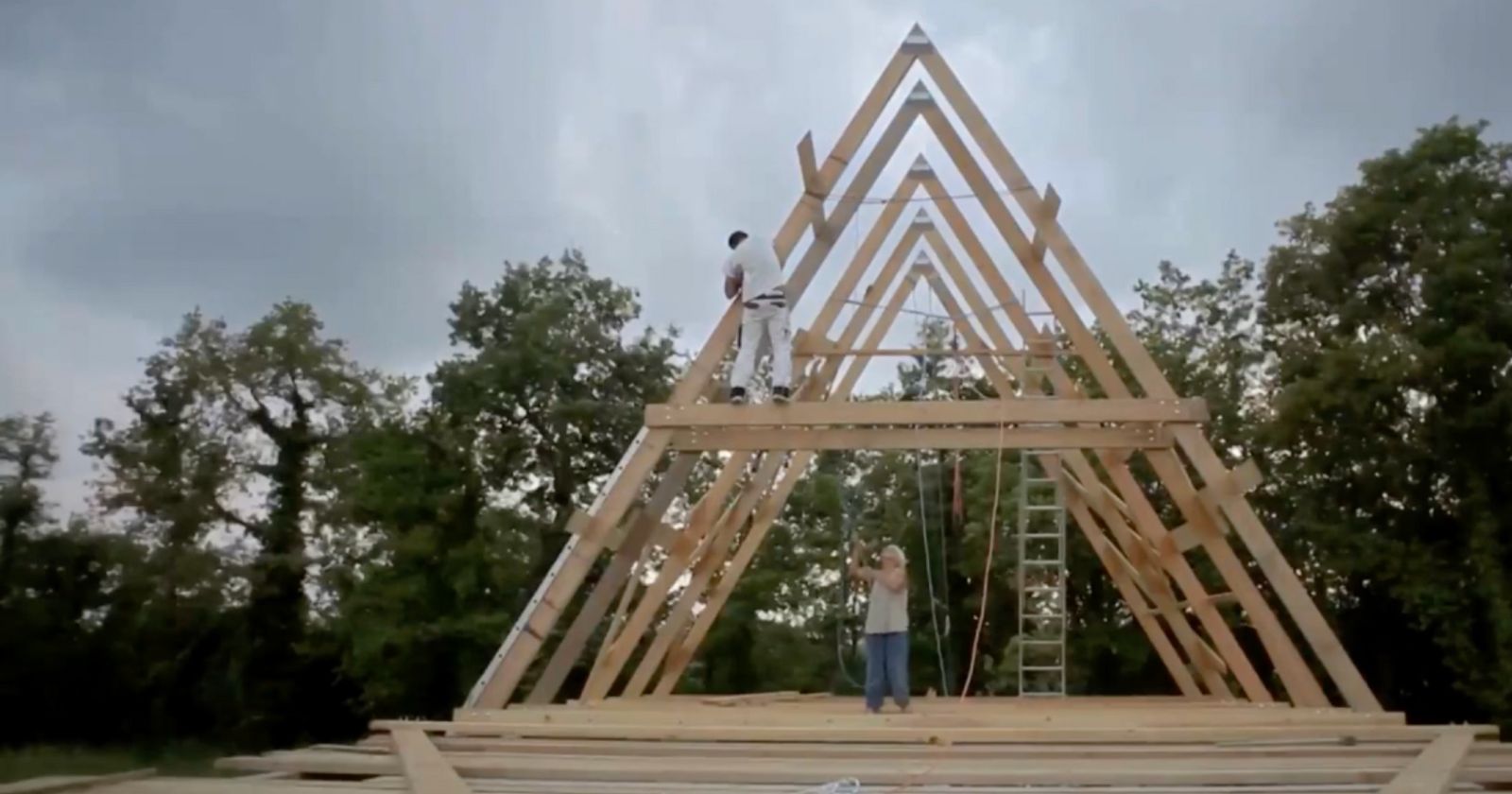 With her A-frame house of less than 50,000 euros, Elizabeth Faure inspires hundreds of French people