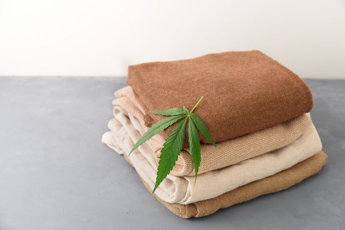 Eco-responsible, thermoregulatory and antibacterial, hemp is back in our wardrobes

