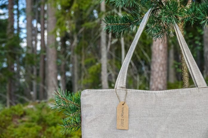 Hemp and wood fibres: ecological alternatives to cotton carrier bags

