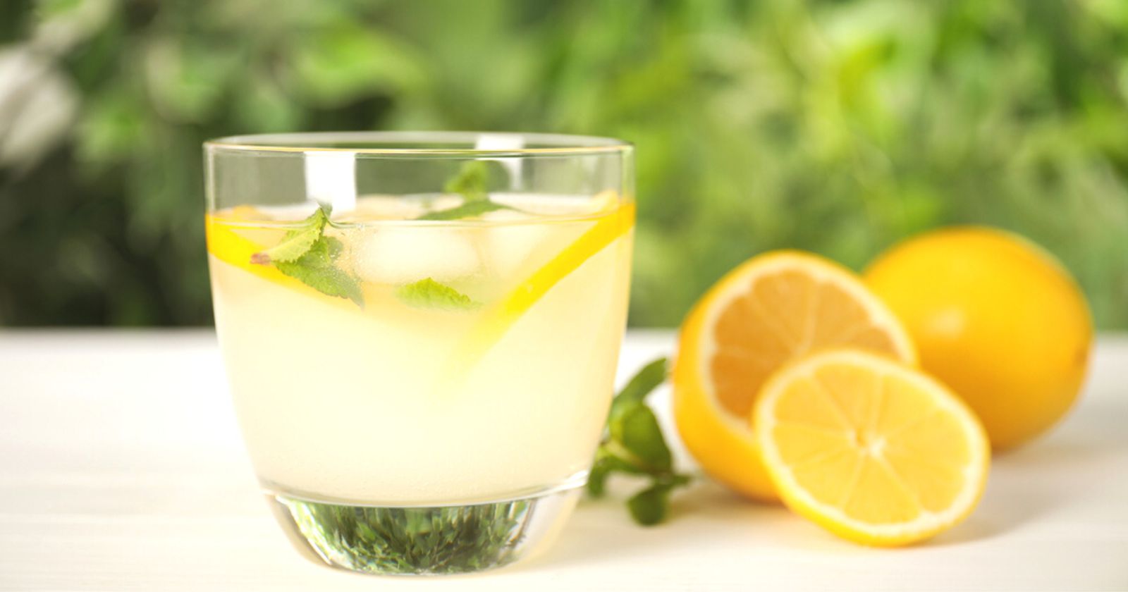 Fancy a homemade lemonade with little sugar?  Here's our summer recipe.
