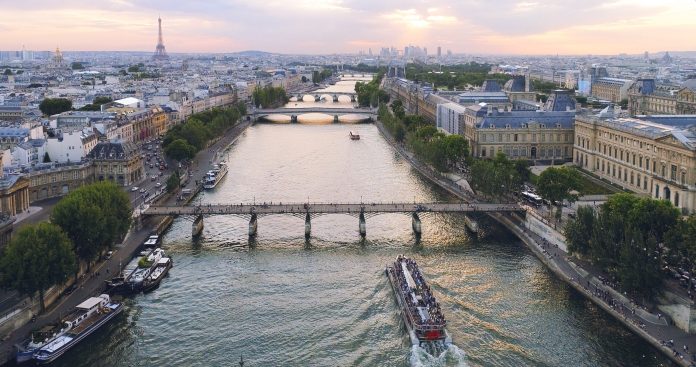 To cool its monuments and institutions, Paris relies on the waters of the Seine

