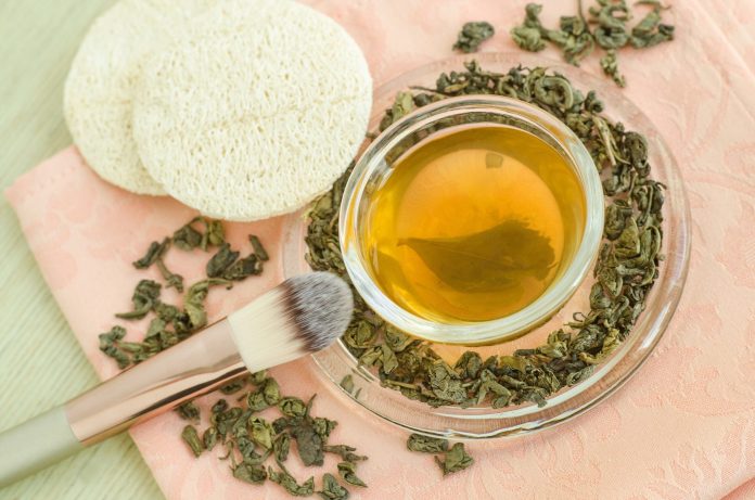  Tea, a natural ally at the service of your skin.  Here's how to use it.

