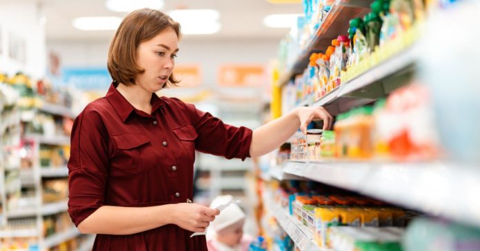 Waste: British supermarket scraps best-before dates on 500 products

